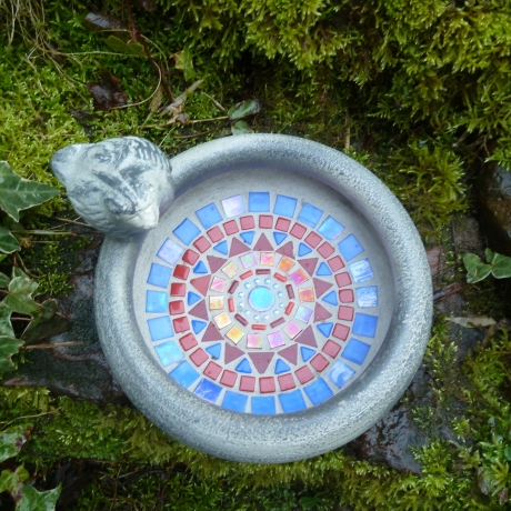 Mosaik Vogeltränke Keramik blau rot