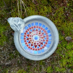 Mosaik Vogeltränke Keramik blau rot