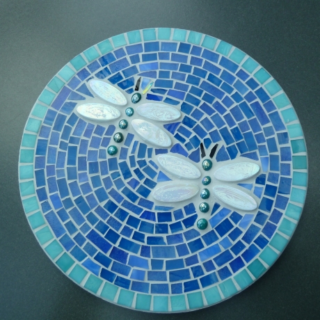 Mosaik  Garten Trittstein Dekostein rund Libellen weiß