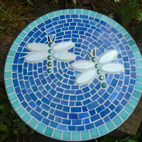 Mosaik  Garten Trittstein Dekostein rund Libellen weiß