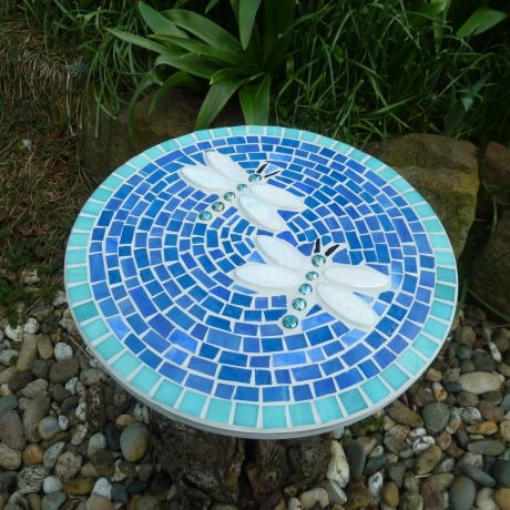 Mosaik  Garten Trittstein Dekostein rund Libellen weiß