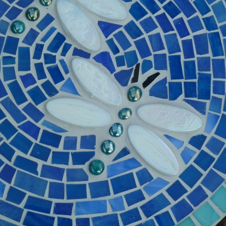 Mosaik  Garten Trittstein Dekostein rund Libellen weiß
