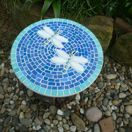 Mosaik  Garten Trittstein Dekostein rund Libellen weiß