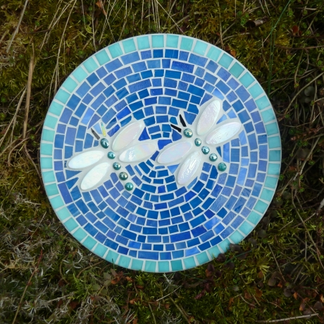 Mosaik  Garten Trittstein Dekostein rund Libellen weiß