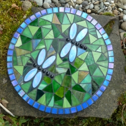 Mosaik  Garten Trittstein Dekostein rund Libellen hellblau
