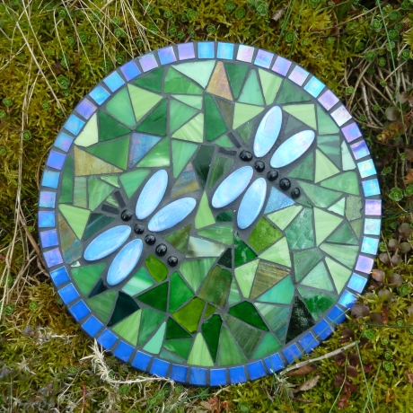 Mosaik  Garten Trittstein Dekostein rund Libellen hellblau