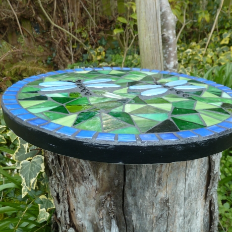 Mosaik  Garten Trittstein Dekostein rund Libellen hellblau