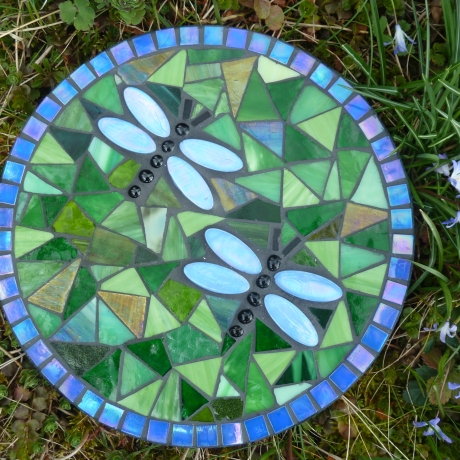 Mosaik  Garten Trittstein Dekostein rund Libellen hellblau