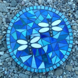 Mosaik  Garten Trittstein Dekostein rund Libellen weiß