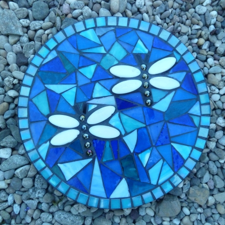 Mosaik  Garten Trittstein Dekostein rund Libellen weiß