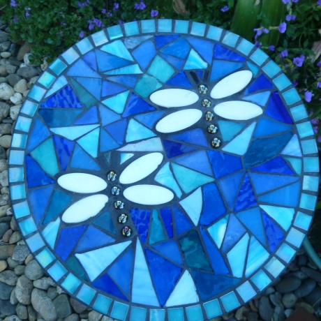 Mosaik  Garten Trittstein Dekostein rund Libellen weiß