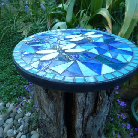 Mosaik  Garten Trittstein Dekostein rund Libellen weiß