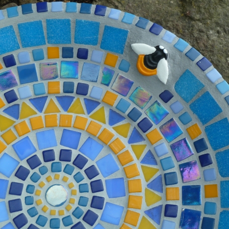 Beton Vogeltränke Mosaik Wasserschale Biene