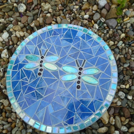 Mosaik  Garten Trittstein Dekostein rund Libellen hellgrün