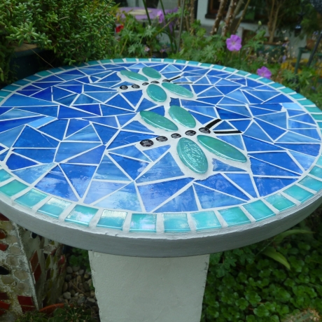 Mosaik  Garten Trittstein Dekostein rund Libellen hellgrün