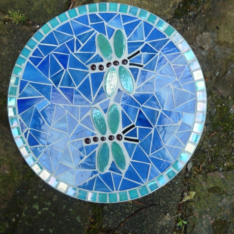 Mosaik  Garten Trittstein Dekostein rund Libellen hellgrün