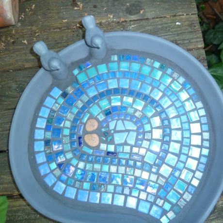 Mosaik Vogeltränke Blattform Blautöne