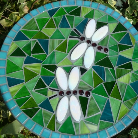 Mosaik  Garten Trittstein Dekostein rund Libellen weiß