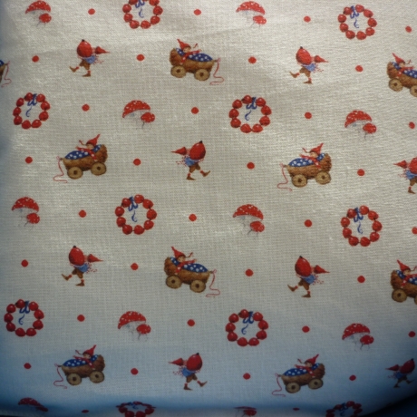 Puppenbett im Koffer.  29 x 20 cm