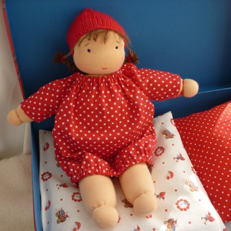 Puppenbett im Koffer.  29 x 20 cm