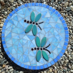 Mosaik  Garten Trittstein Dekostein rund Libellen hellgrün