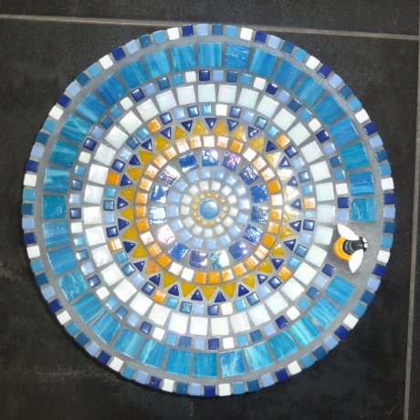 Beton Vogeltränke Mosaik Wasserschale Biene Hummel
