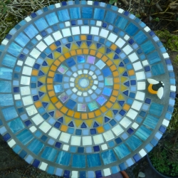 Beton Vogeltränke Mosaik Wasserschale Biene Hummel