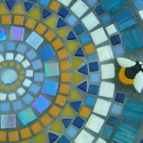 Beton Vogeltränke Mosaik Wasserschale Biene Hummel