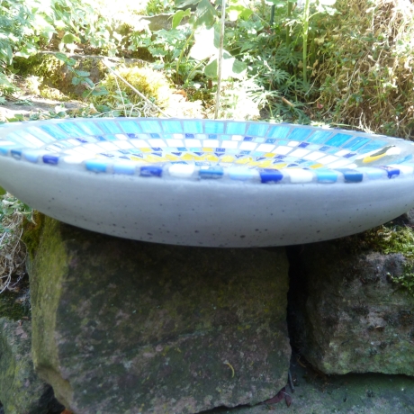 Beton Vogeltränke Mosaik Wasserschale Biene Hummel