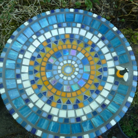 Beton Vogeltränke Mosaik Wasserschale Biene Hummel