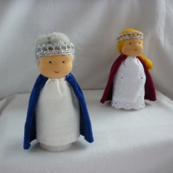 TausendschönStoffpuppen: Fingerpüppchen König