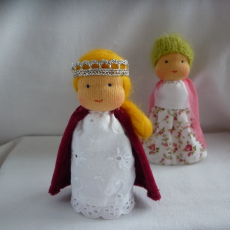 TausendschönStoffpuppen: Fingerpüppchen Königin