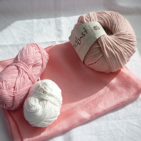 TausendschönStoffpuppen: Feenschleier aus Seide, pflanzengefärbt 