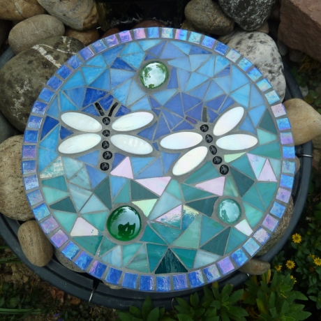 Mosaik  Garten Trittstein Dekostein rund Libellen weiß