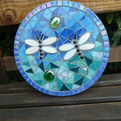Mosaik  Garten Trittstein Dekostein rund Libellen weiß