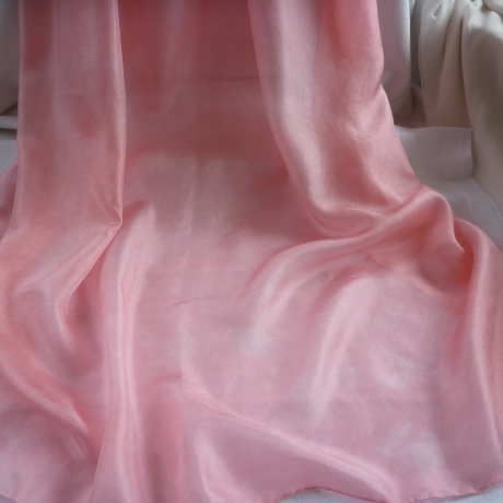 TausendschönStoffpuppen: Feenschleier aus Seide, pflanzengefärbt 