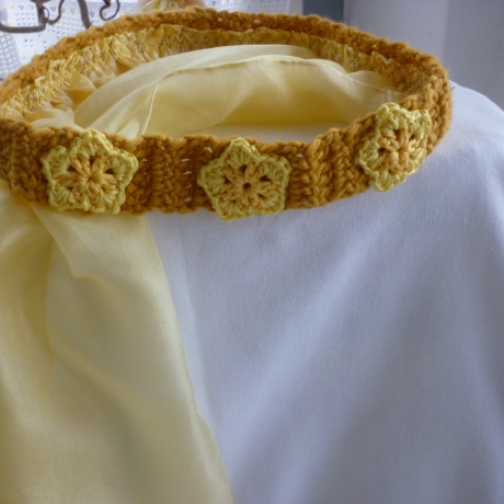 TausendschönStoffpuppen: Seidenschleier pflanzengefärbt