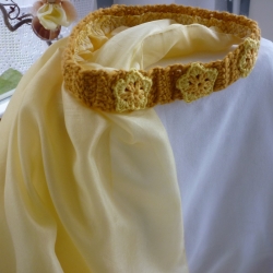 TausendschönStoffpuppen: Seidenschleier pflanzengefärbt