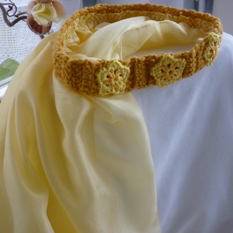 TausendschönStoffpuppen: Seidenschleier pflanzengefärbt