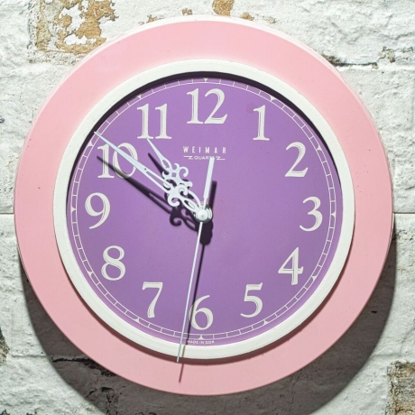 Wanduhr rosa,  mit Funkuhrwerk, Upcycling 