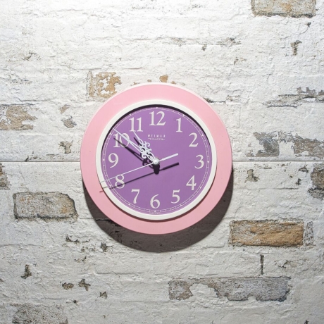 Wanduhr rosa,  mit Funkuhrwerk, Upcycling 
