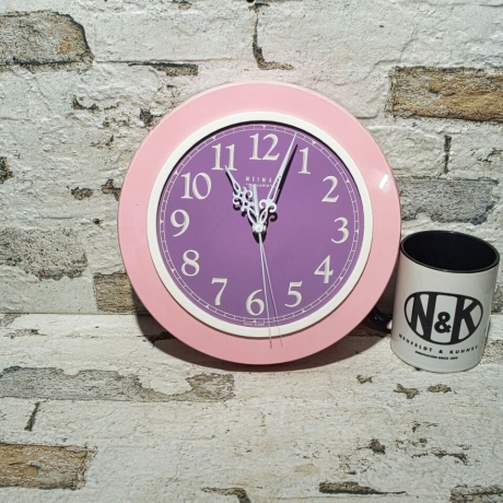 Wanduhr rosa,  mit Funkuhrwerk, Upcycling 