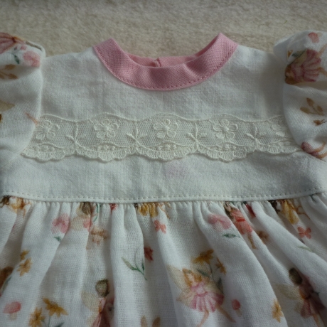 Süßes Puppenkleid für Puppengröße 37 - 40 cm. Musselin