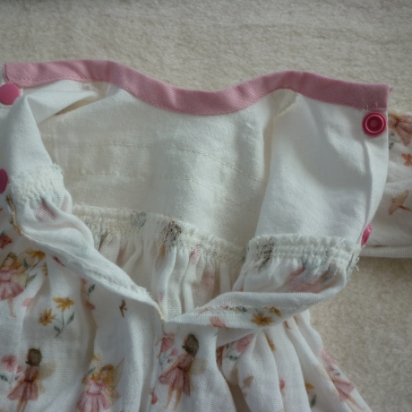 Süßes Puppenkleid für Puppengröße 37 - 40 cm. Musselin