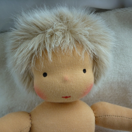 Stoffpuppe nach Art der Waldorfpuppe. Junge, blond