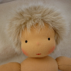 Stoffpuppe nach Art der Waldorfpuppe. Junge, blond