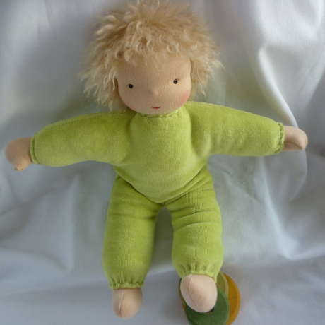 Nickilie. Stoffpuppe nach Art der Waldorfpuppe
