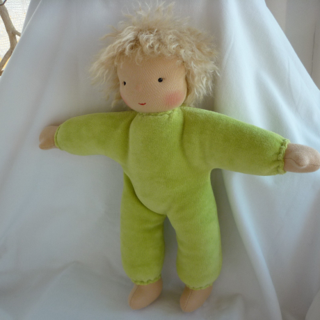 Nickilie. Stoffpuppe nach Art der Waldorfpuppe