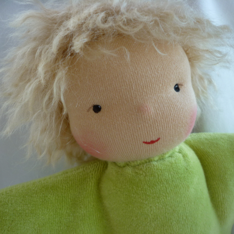 Nickilie. Stoffpuppe nach Art der Waldorfpuppe
