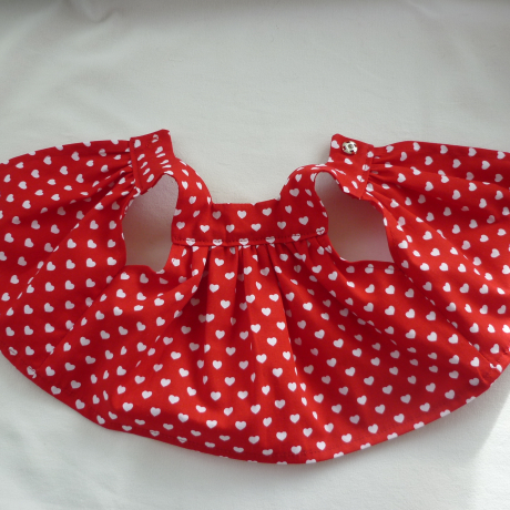Schürzenkleid. Für Puppengröße 30 - 35 cm
